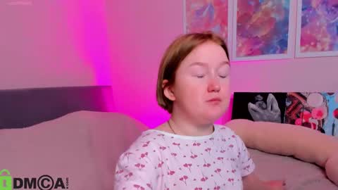 Snapshot of mia_ferd chatting on October 25, 3:03 am Mia online show from October 25, 3:03 am