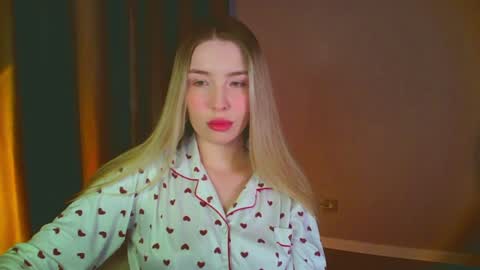 Mia online show from January 14, 9:45 am