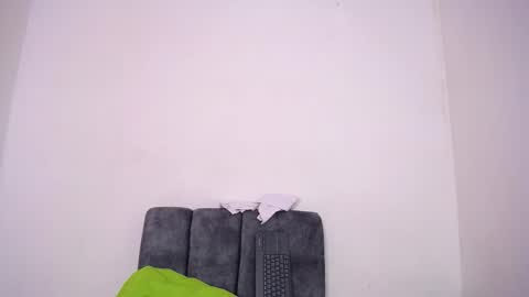 M I A online show from November 25, 10:50 am