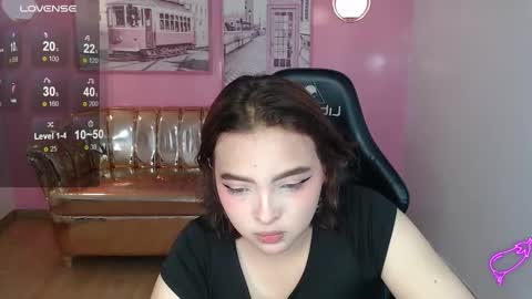 Mia online show from November 21, 1:35 pm