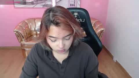 Mia online show from October 20, 11:46 am