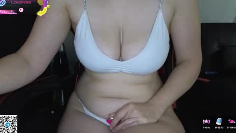 Snapshot of mia_g0ld chatting on September 23, 7:12 pm Golden ones online show from September 23, 7:12 pm