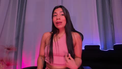 Mia online show from December 12, 2:55 pm