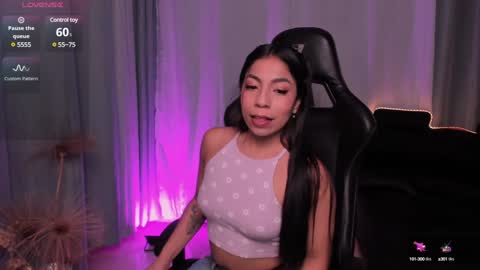 Mia online show from January 3, 1:14 pm