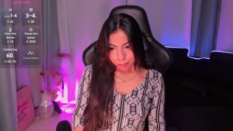 Mia online show from December 30, 2:08 pm