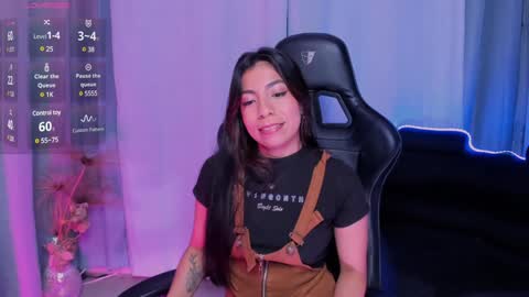 Mia online show from December 6, 2:28 pm