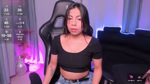 Mia online show from December 22, 11:54 am
