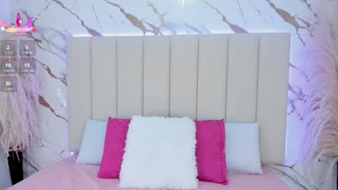 Snapshot of mia_greco_ chatting on October 14, 8:33 pm mia_greco_ online show from October 14, 8:33 pm