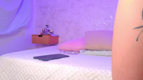 mia_hill1_ online show from May 18, 8:04 pm