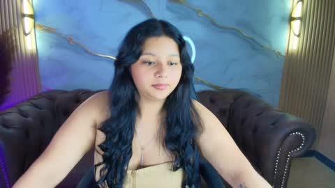 Mia online show from September 12, 8:05 pm
