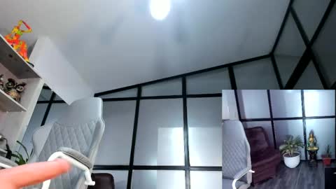 Snapshot of mia_hotwife chatting on February 15, 4:23 pm Mia.... Nice to meet you thumb up me please its important online show from February 15, 4:23 pm