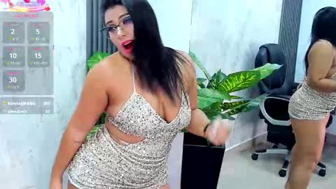 Snapshot of mia_hotwife chatting on October 11, 10:34 pm Mia.... Nice to meet you thumb up me please its important online show from October 11, 10:34 pm