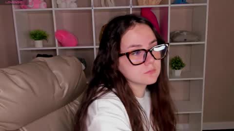 Mia online show from September 16, 12:07 am