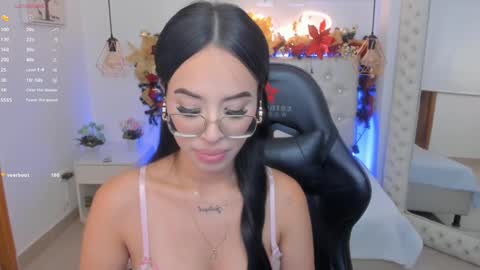    online show from December 4, 1:09 pm