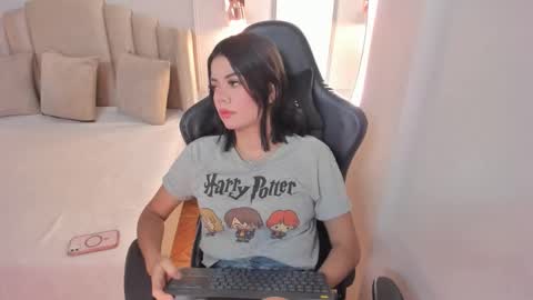 Snapshot of mia_kisses2 chatting on September 12, 7:07 am Mia online show from September 12, 7:07 am