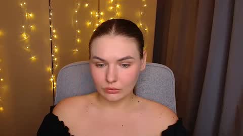 mia_lemm online show from October 7, 5:06 pm