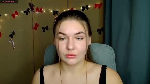 mia_lemm online show from December 19, 8:28 am