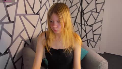 Minnie online show from November 12, 1:25 am