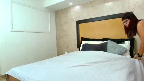 Snapshot of mia_lopez52 chatting on February 21, 6:37 pm MIALOPEZ . Y . online show from February 21, 6:37 pm