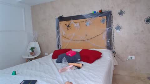 Snapshot of mia_lopez52 chatting on October 20, 6:33 pm MIALOPEZ . Y . online show from October 20, 6:33 pm