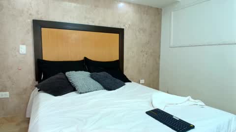 Snapshot of mia_lopez52 chatting on February 24, 8:03 pm MIALOPEZ . Y . online show from February 24, 8:03 pm