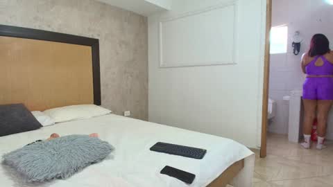 Snapshot of mia_lopez52 chatting on January 14, 6:17 pm MIALOPEZ . Y . online show from January 14, 6:17 pm