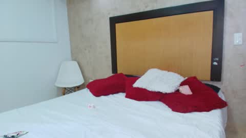 Snapshot of mia_lopez52 chatting on September 19, 7:02 pm MIALOPEZ . Y . online show from September 19, 7:02 pm