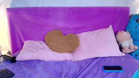 Snapshot of mia_lou_ chatting on October 1, 11:09 pm Mia online show from October 1, 11:09 pm