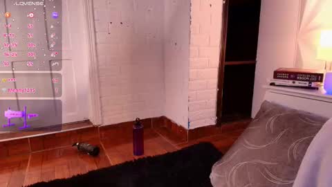 Snapshot of mia_lou_ chatting on October 24, 9:22 pm Mia online show from October 24, 9:22 pm