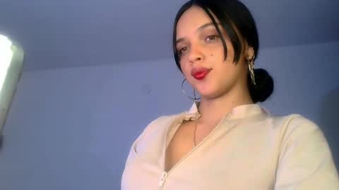 mia lucy 21 online show from June 7, 7:59 am