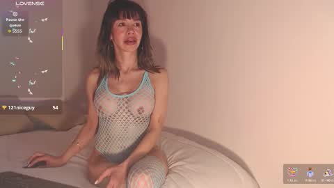 Mia online show from October 14, 4:09 pm