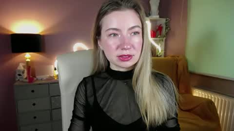 Snapshot of mia_luxx92 chatting on March 12, 7:35 am Mia online show from March 12, 7:35 am