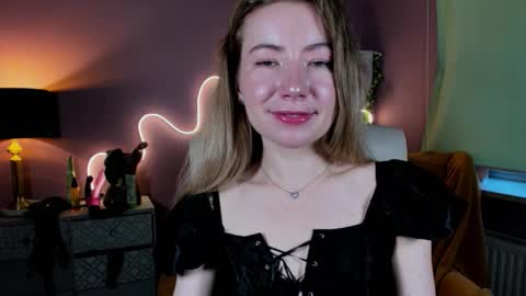 Mia online show from October 19, 2:08 pm