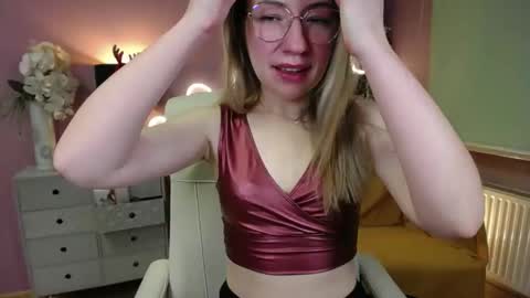 Snapshot of mia_luxx92 chatting on January 11, 8:11 am Mia online show from January 11, 8:11 am