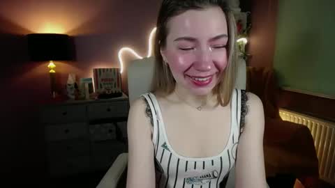 Snapshot of mia_luxx92 chatting on March 2, 7:54 am Mia online show from March 2, 7:54 am