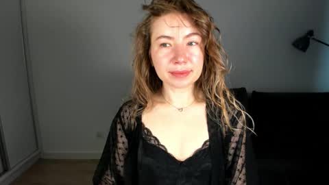 Mia online show from February 11, 7:43 am