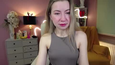 Snapshot of mia_luxx92 chatting on December 31, 7:42 am Mia online show from December 31, 7:42 am