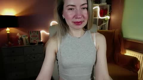 Snapshot of mia_luxx92 chatting on February 23, 7:38 am Mia online show from February 23, 7:38 am