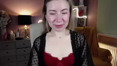 Snapshot of mia_luxx92 chatting on February 2, 7:41 am Mia online show from February 2, 7:41 am