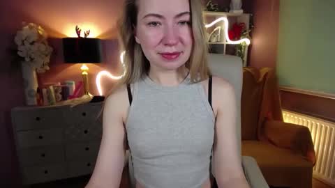 Snapshot of mia_luxx92 chatting on January 6, 8:14 am Mia online show from January 6, 8:14 am