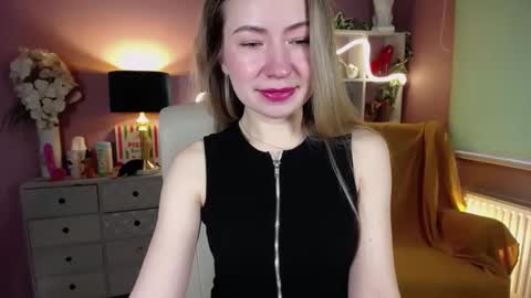 Snapshot of mia_luxx92 chatting on February 9, 8:11 am Mia online show from February 9, 8:11 am