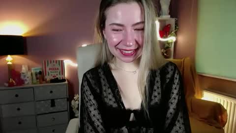 Snapshot of mia_luxx92 chatting on February 24, 7:31 am Mia online show from February 24, 7:31 am