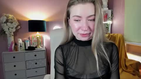 Snapshot of mia_luxx92 chatting on January 31, 7:39 am Mia online show from January 31, 7:39 am
