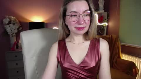 Snapshot of mia_luxx92 chatting on February 7, 8:01 am Mia online show from February 7, 8:01 am