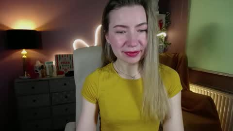 Snapshot of mia_luxx92 chatting on March 5, 8:00 am Mia online show from March 5, 8:00 am