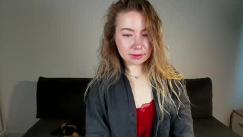 Mia online show from November 28, 8:06 am