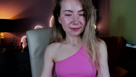 Mia online show from October 11, 7:57 am