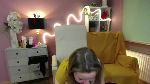 Snapshot of mia_luxx92 chatting on January 9, 9:06 am Mia online show from January 9, 9:06 am