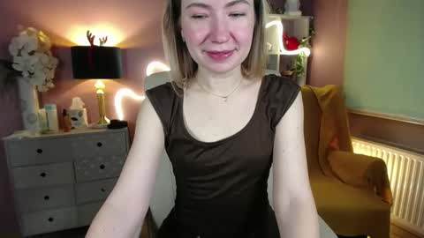 Snapshot of mia_luxx92 chatting on January 3, 8:32 am Mia online show from January 3, 8:32 am