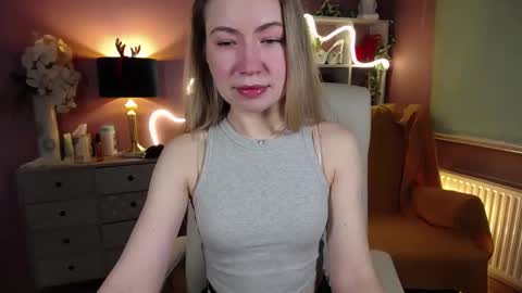 Snapshot of mia_luxx92 chatting on January 4, 7:24 am Mia online show from January 4, 7:24 am